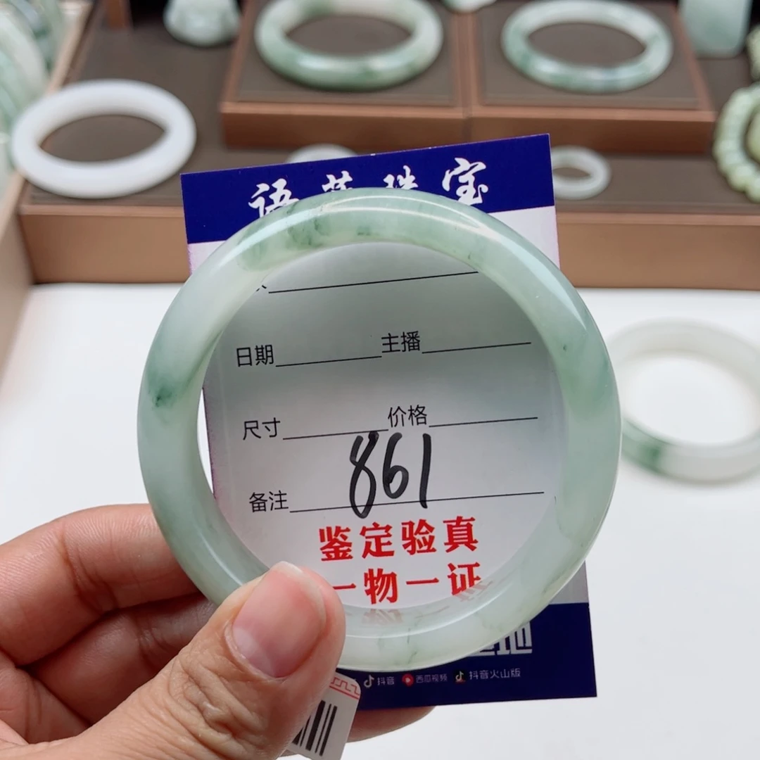 石英质玉手镯未镶嵌感****见