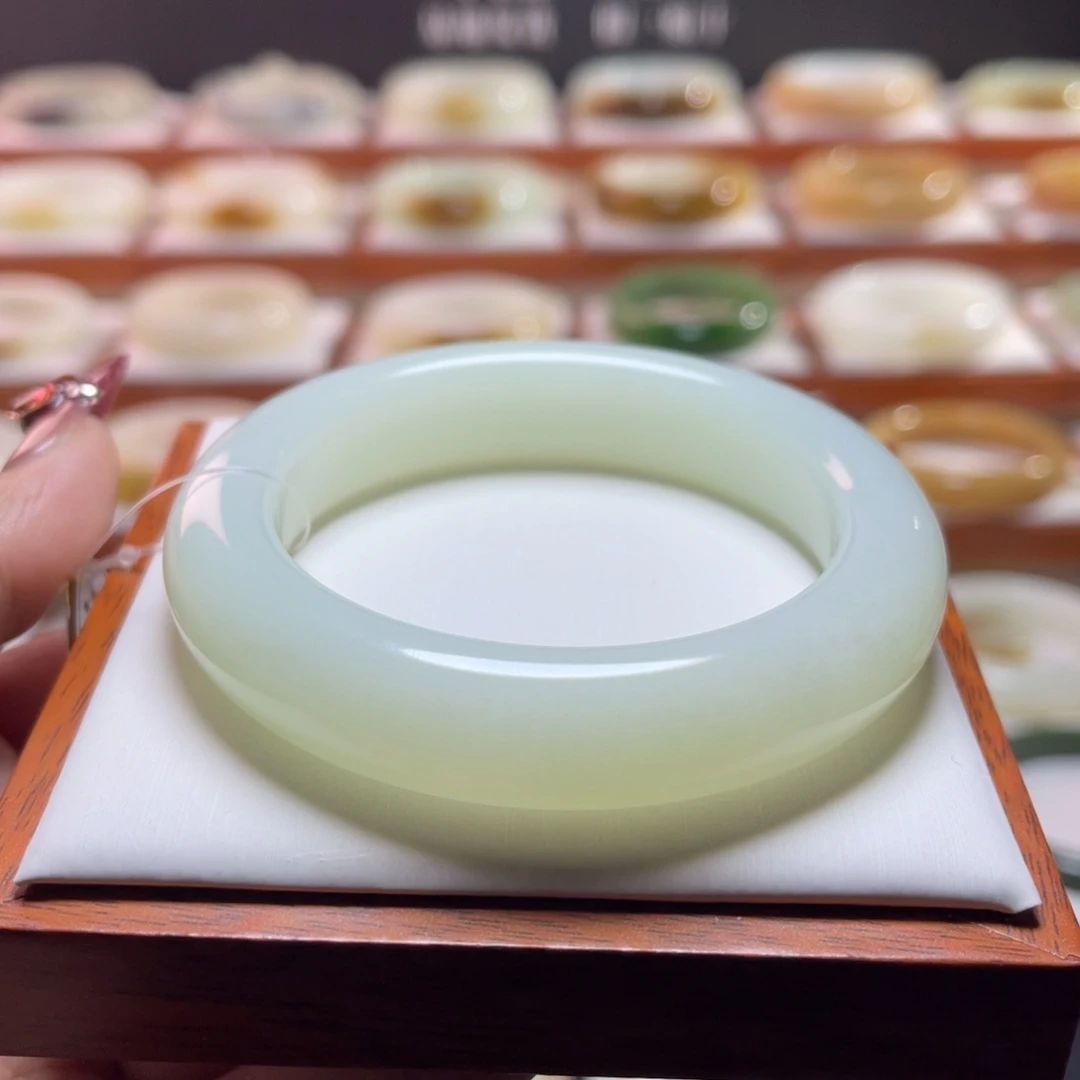 【闪购商品】和田玉手镯未镶嵌