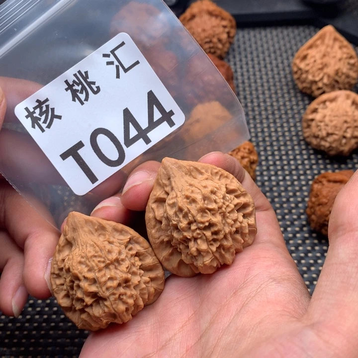 文玩核桃吊坠朱雀