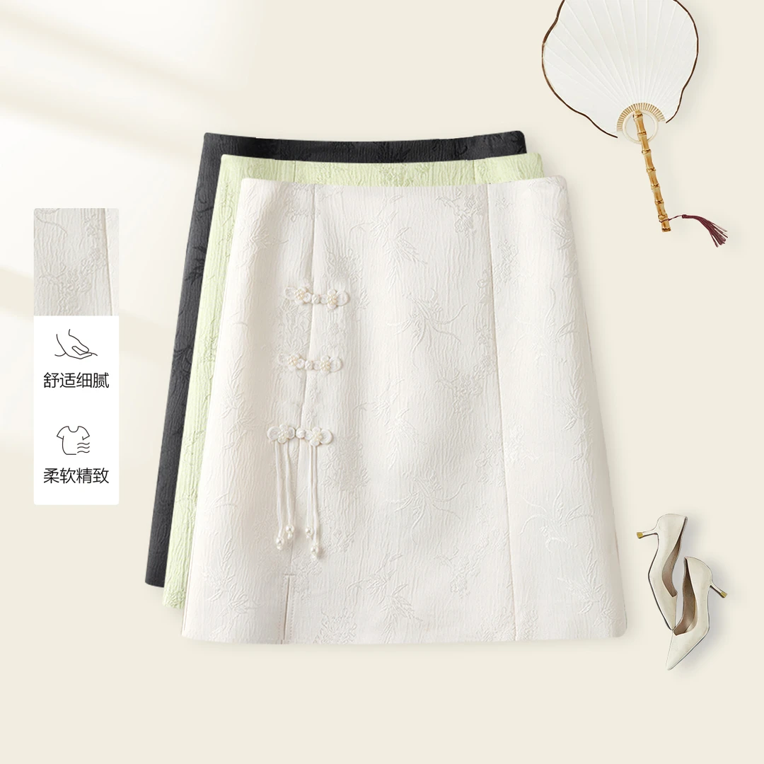 拉夏贝尔新中式半身裙女2025早春季高腰时尚吊坠国风纹理包臀半裙