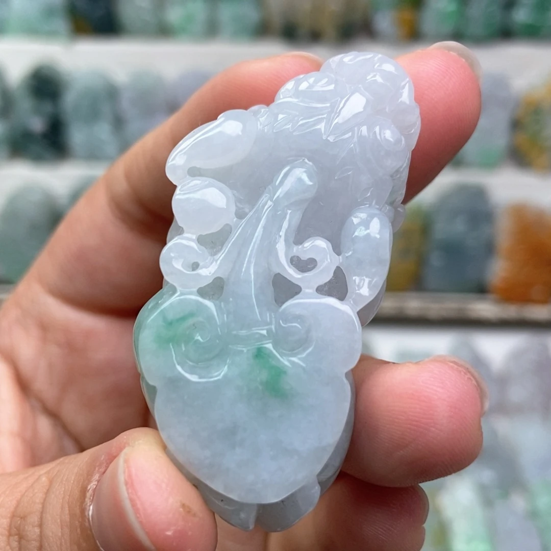 翡翠未镶嵌吊坠(赠链)