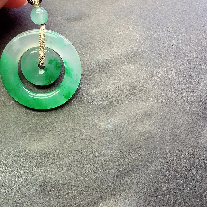 颈饰未镶嵌石英质玉