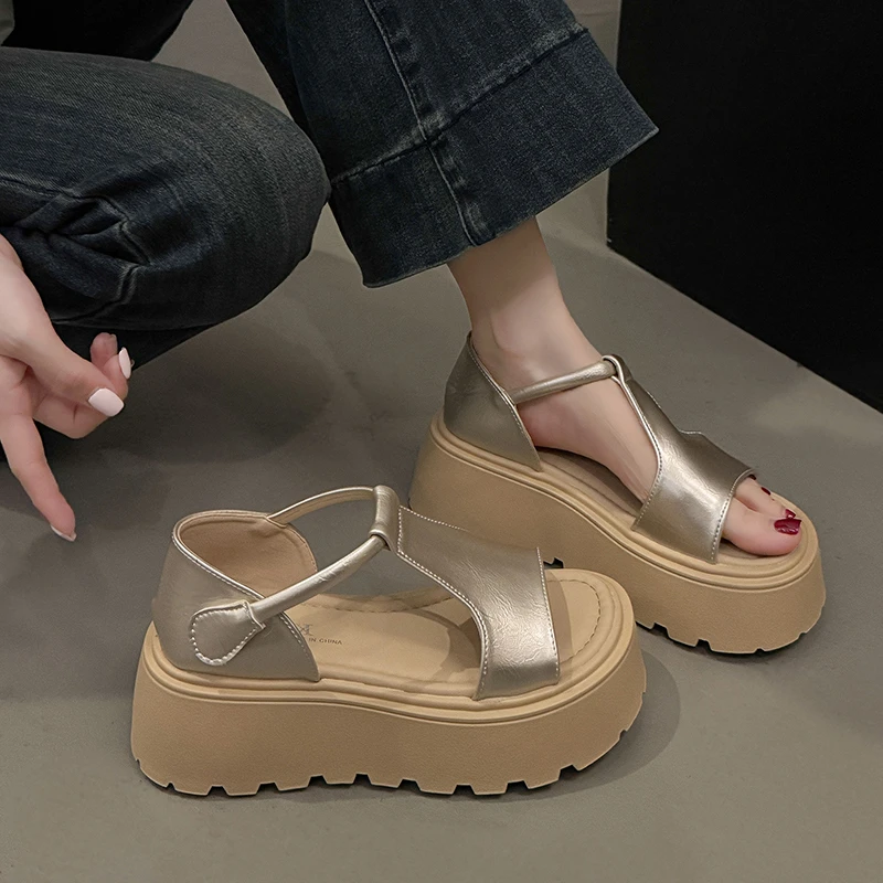 镂空外穿百搭法式简约露趾凉鞋女2025夏季新款厚底增高罗马松糕鞋