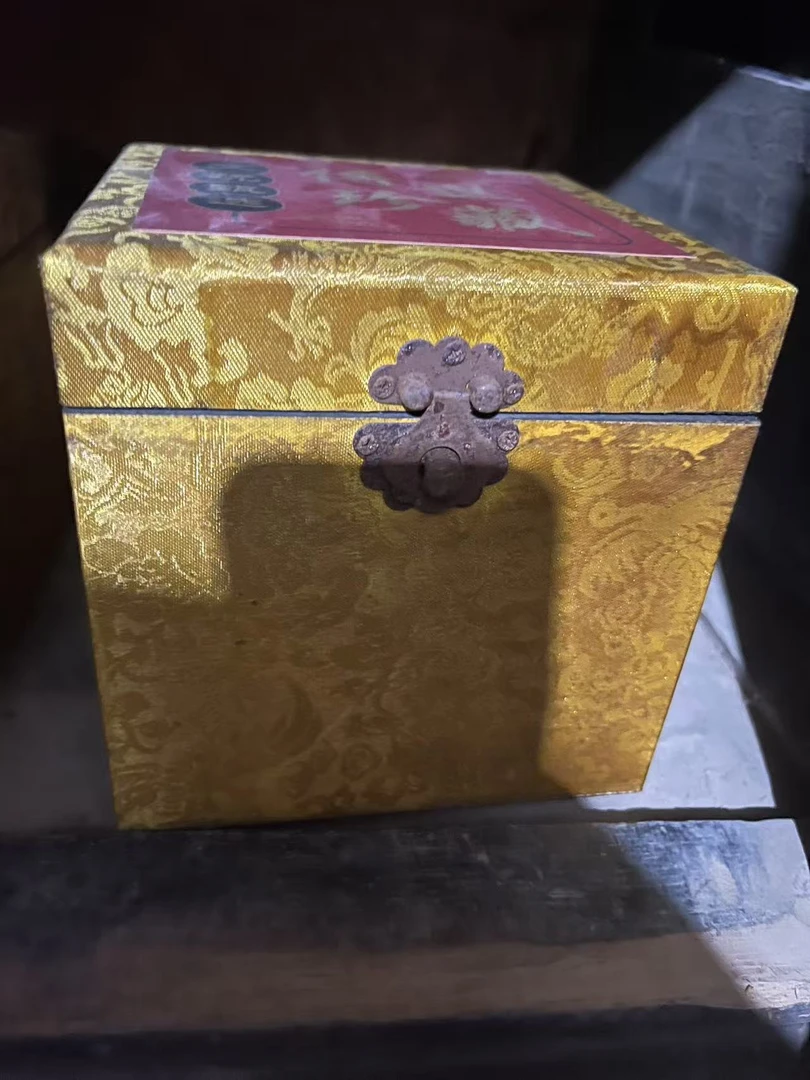 精品摆件好漂亮黄色盒子闷包