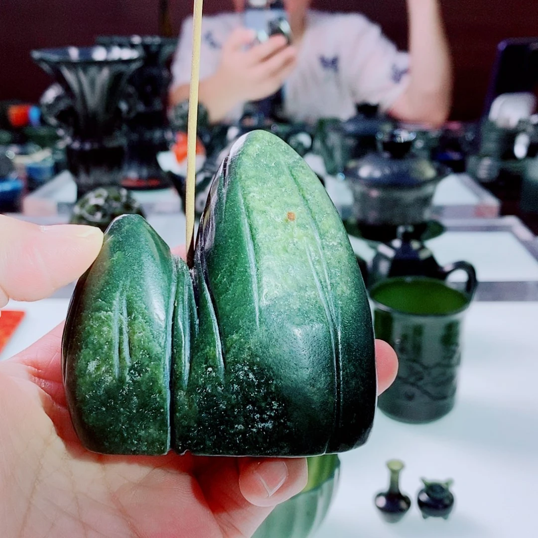 未镶嵌和田玉（青玉）摆件