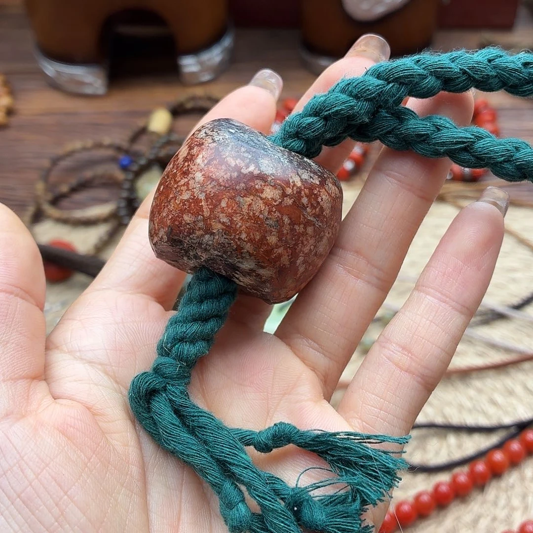 甜****南红玛瑙未镶嵌颈饰