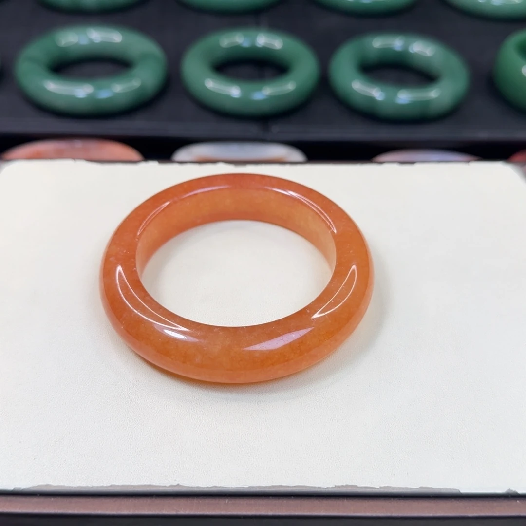 s****石英岩玉未镶嵌手镯