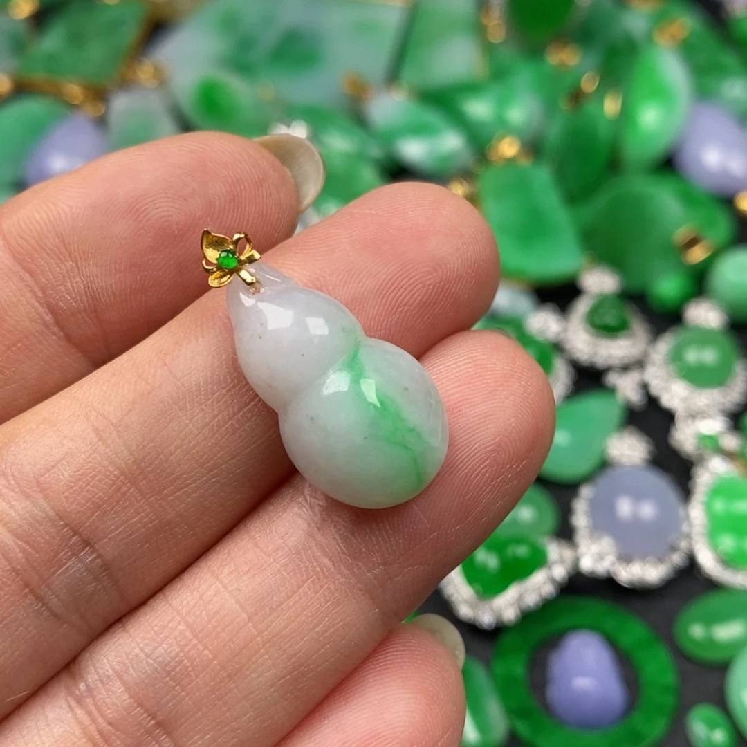 翡翠18K金镶嵌颈饰翡翠