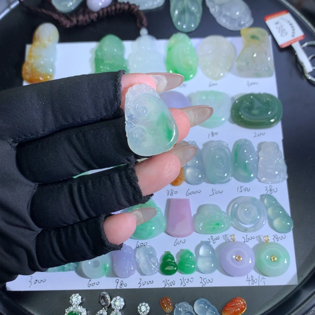 翡翠未镶嵌吊坠(不含链)飘绿如意