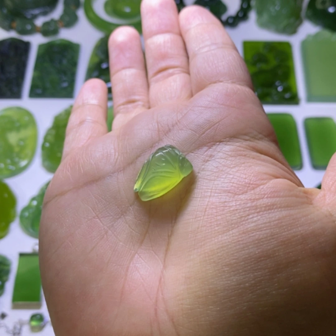【闪购商品】蛇纹石玉未镶嵌颈饰