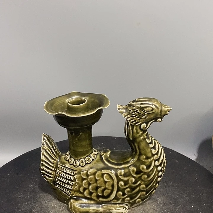 定窑烛台造型独特