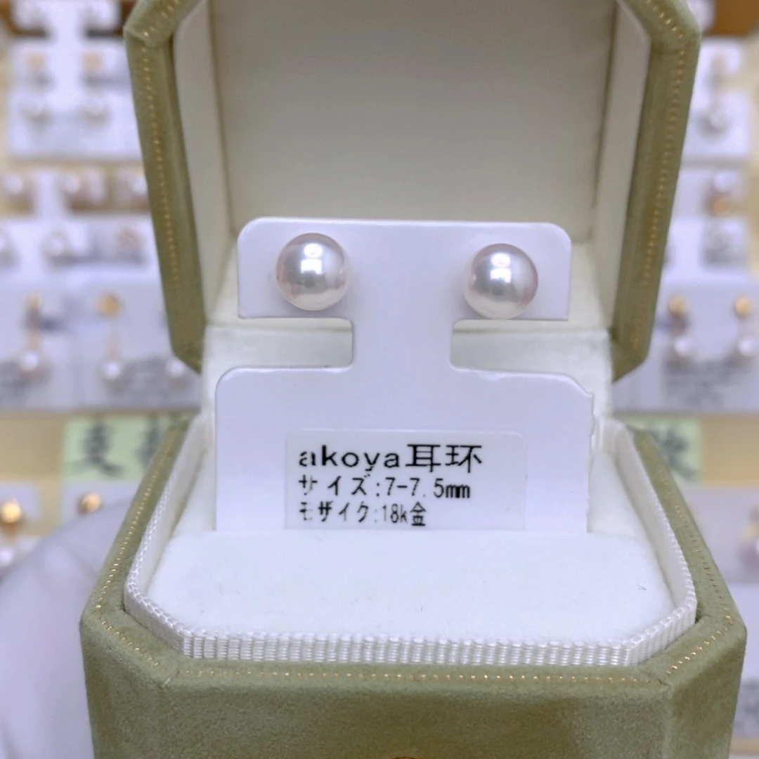 18K金镶嵌海水珍珠耳饰