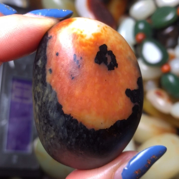 和田玉（翠青玉）未镶嵌珠宝奇石