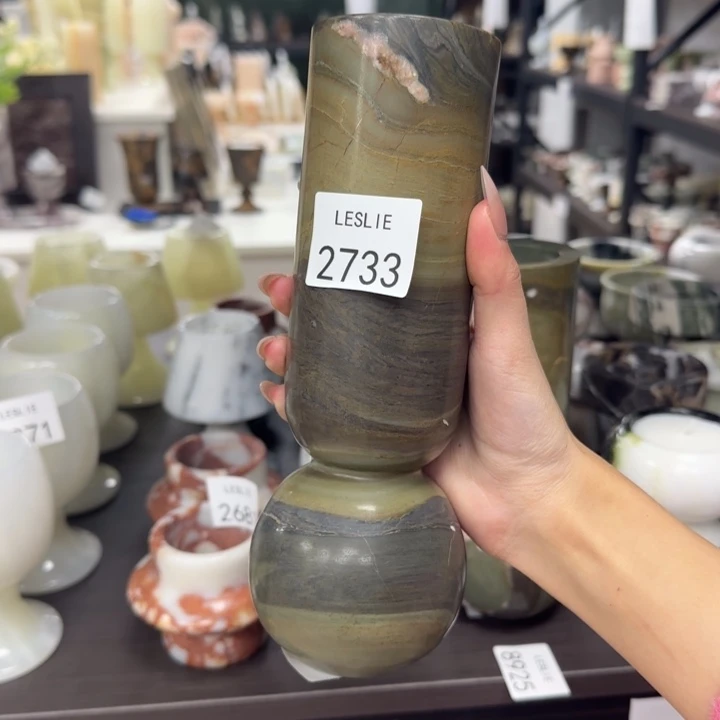 X2733.             花瓶