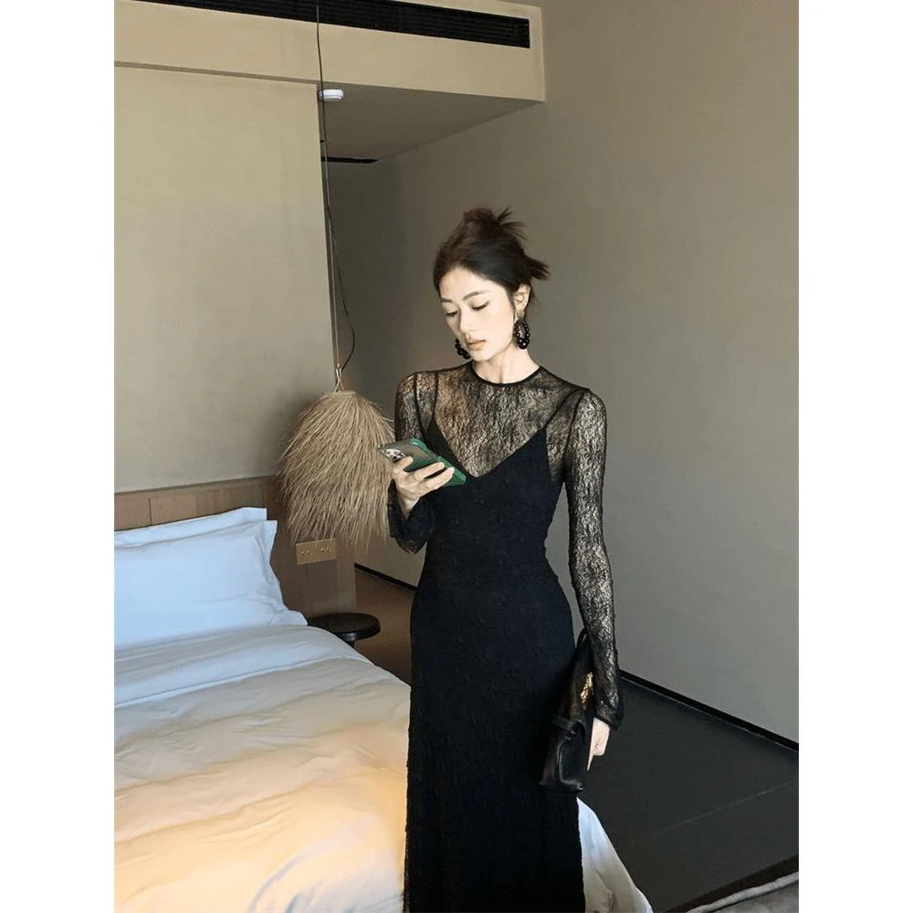 秋冬黑色蕾丝镂空长袖打底上衣女四季新款v领吊带连衣裙两件套