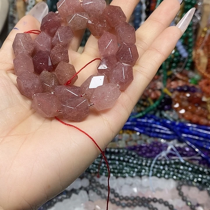 玛瑙/玉髓未镶嵌珠宝半成品天然草莓晶八棱卡10*14mm