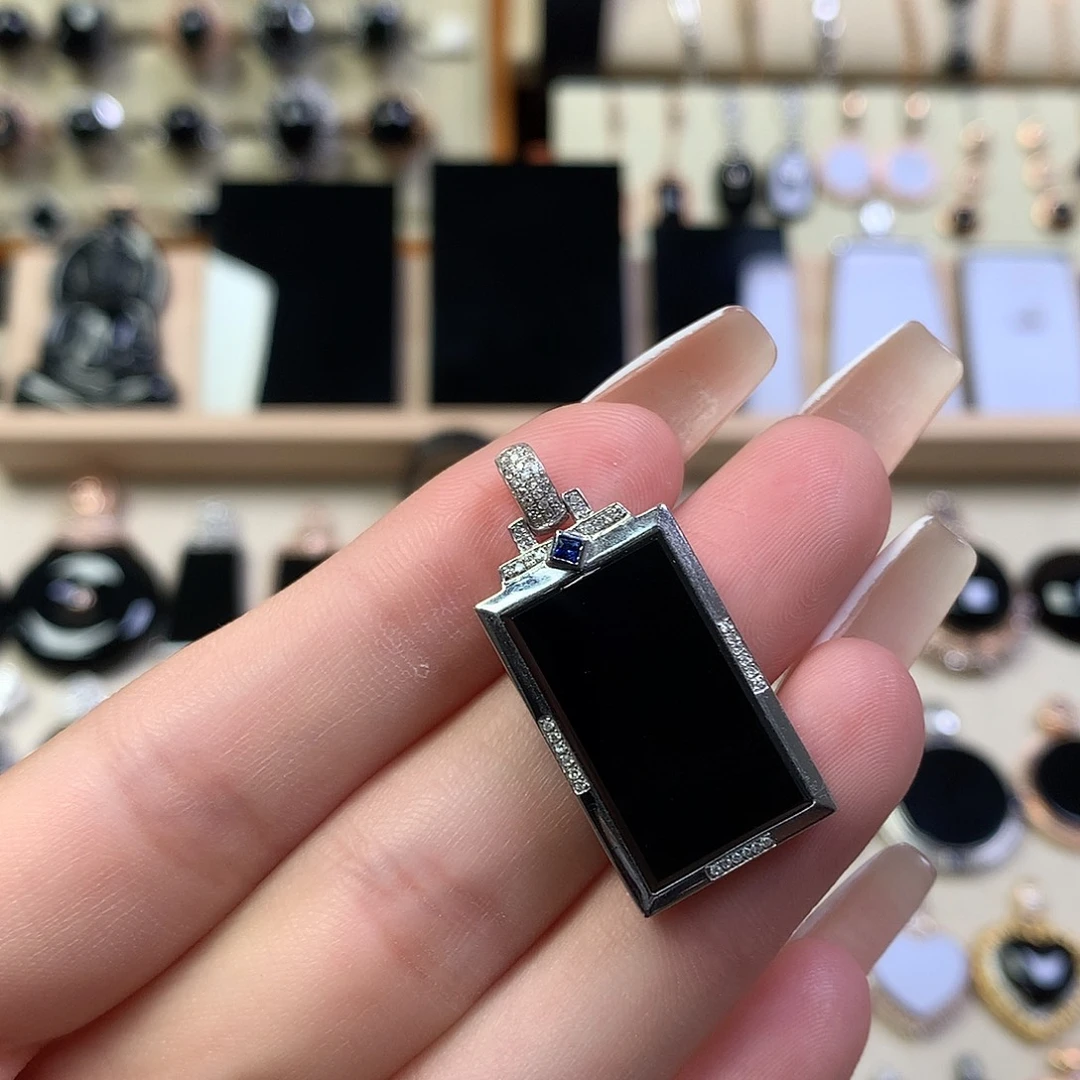 翡翠18K金镶嵌颈饰墨翠