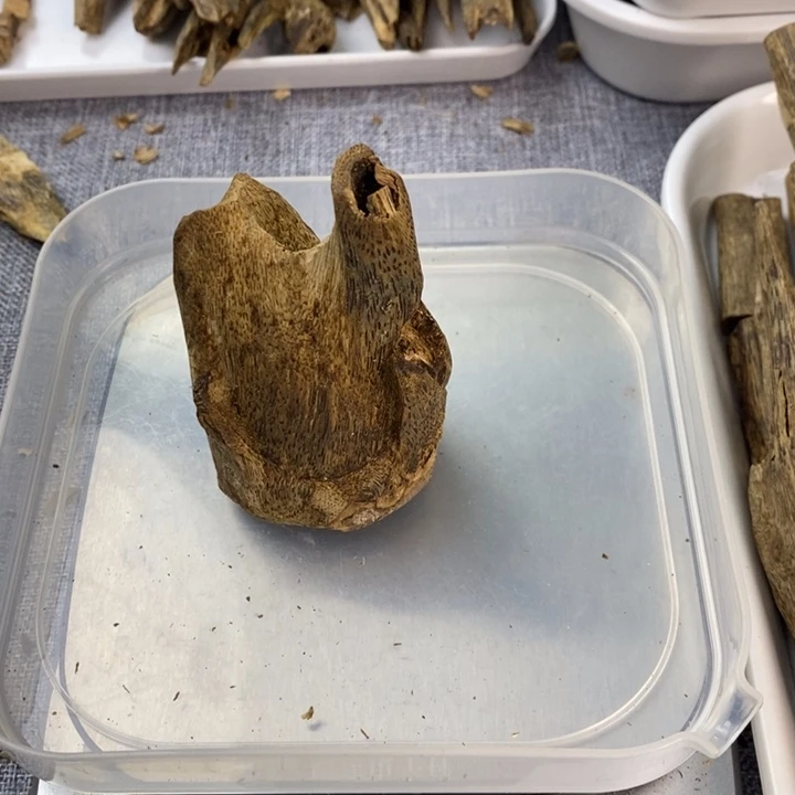 沉香碎屑沉香原材料