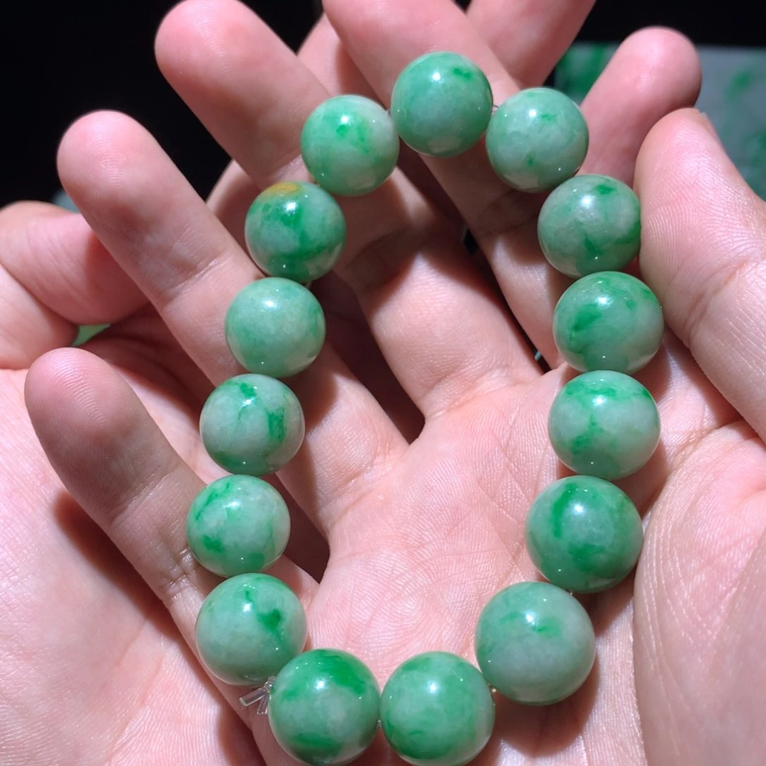 翡翠挂件未镶嵌爱****）