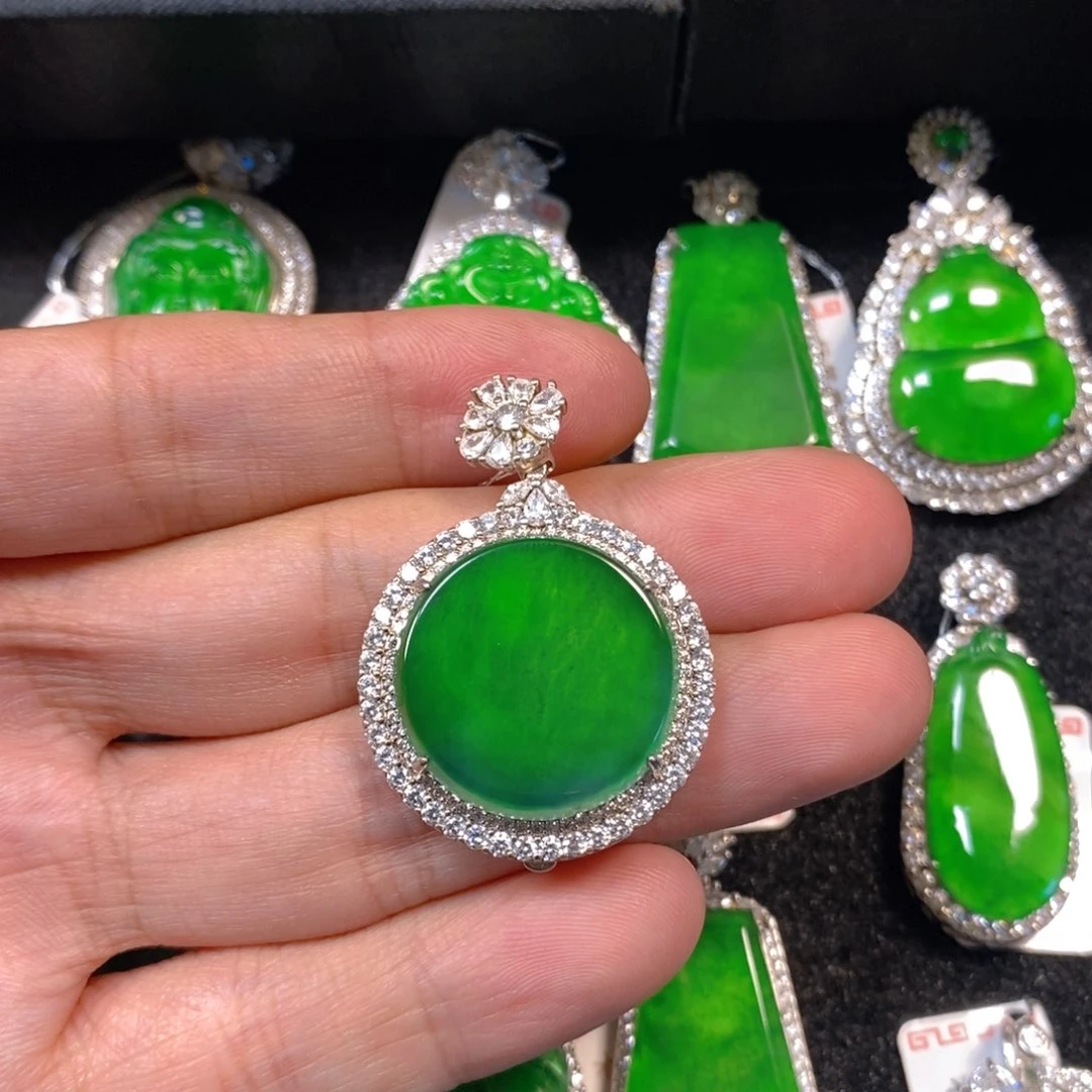 颈饰银S925镶嵌翡翠圆牌吊坠