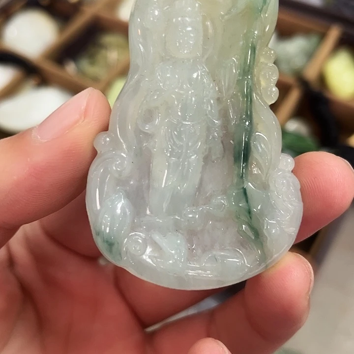 翡翠未镶嵌颈饰多样性