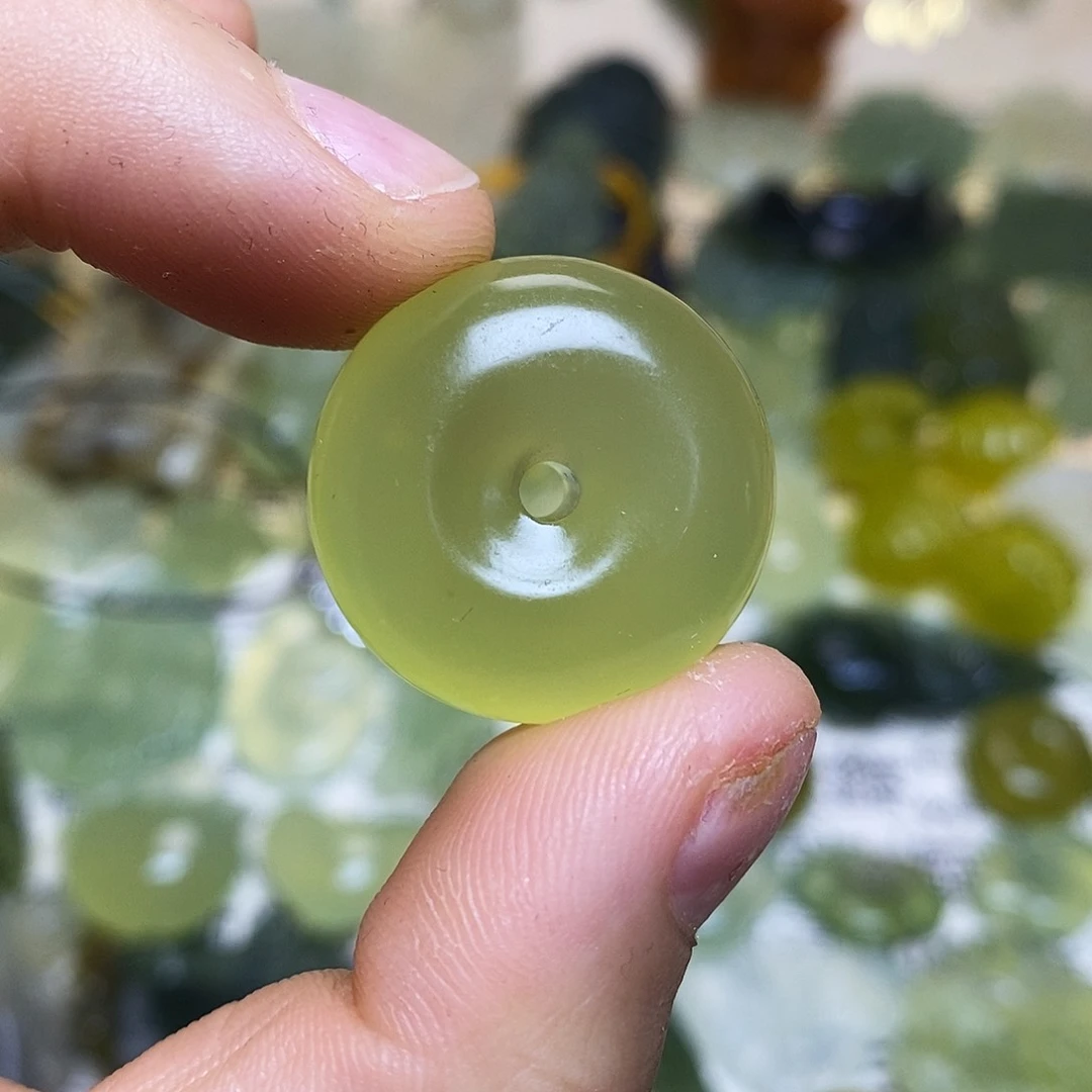 未镶嵌蛇纹石玉颈饰