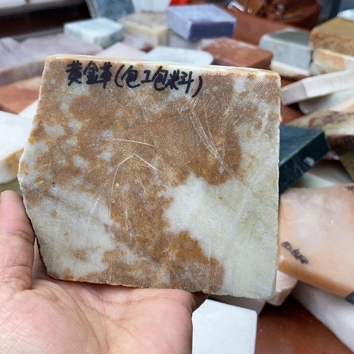 石英岩玉未镶嵌手镯黄金草
