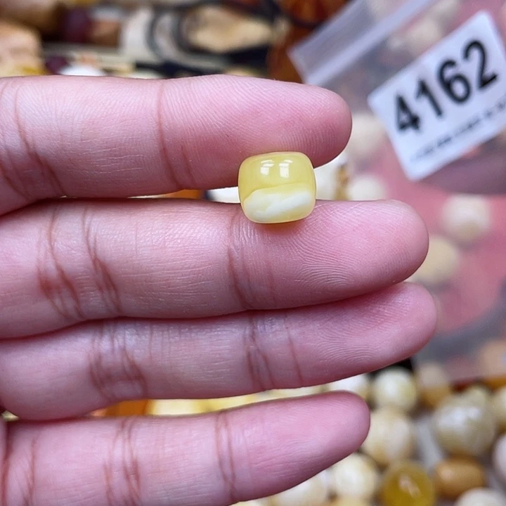 蜜蜡未镶嵌珠宝奇石10.4