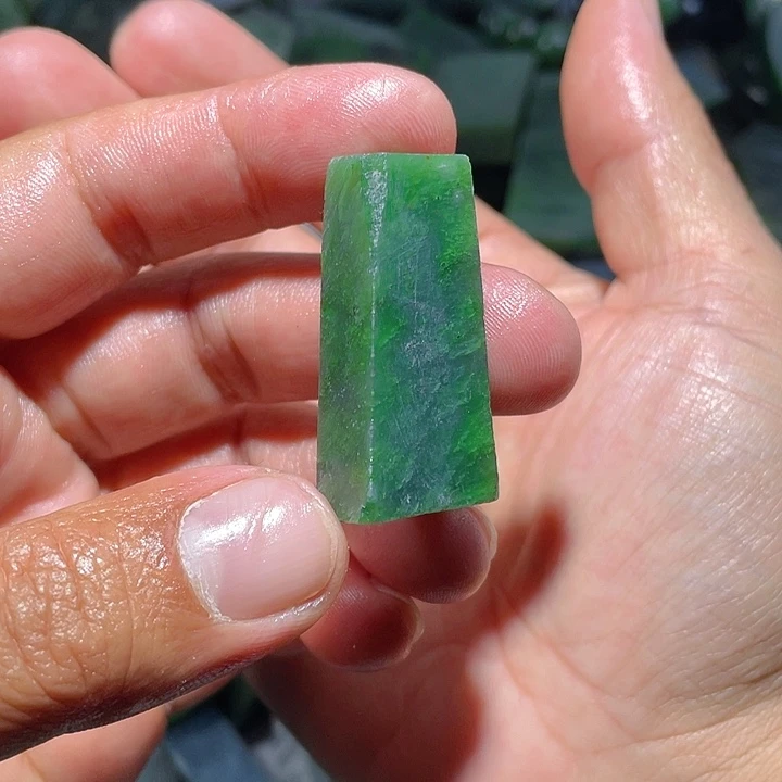 和田玉（碧玉）未镶嵌珠宝奇石