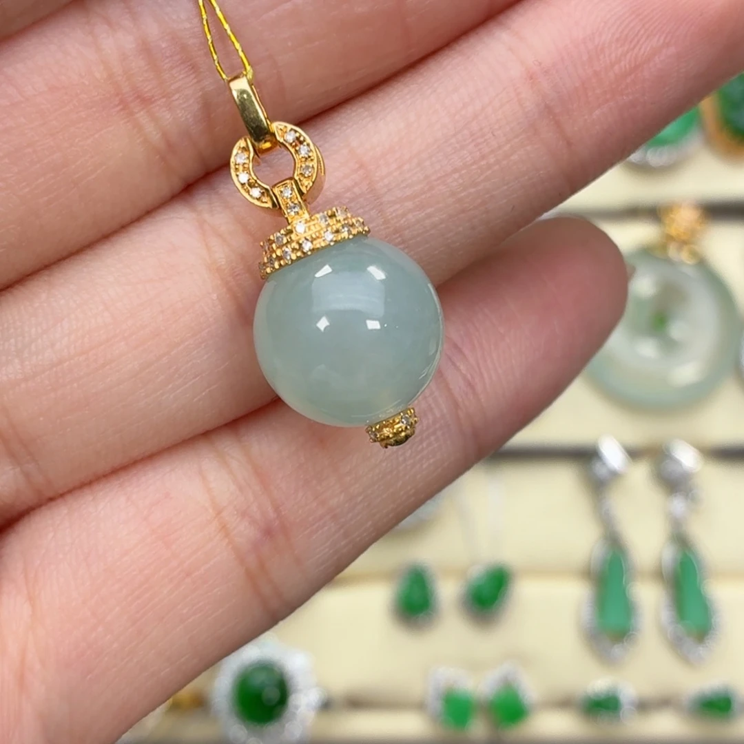 翡翠18K金镶嵌颈饰