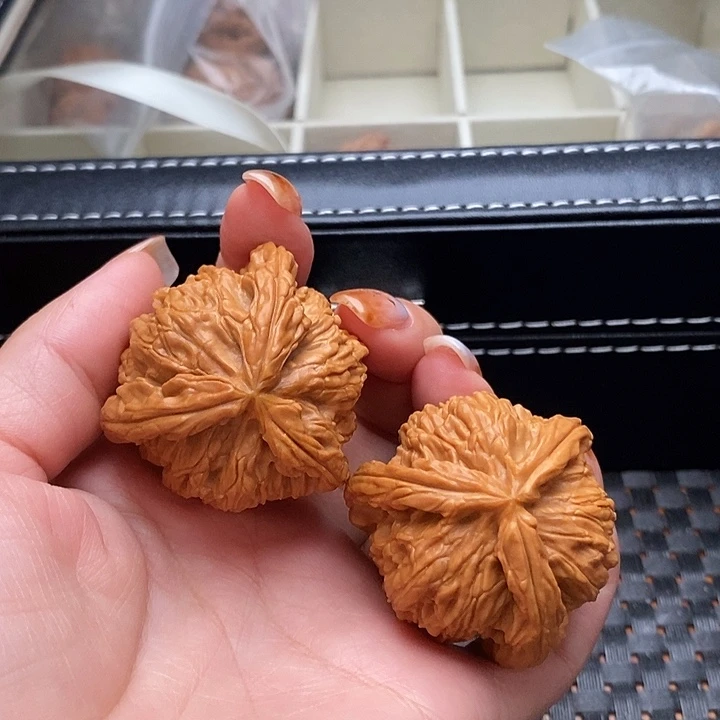 L***m文玩核桃吊坠42尺 白