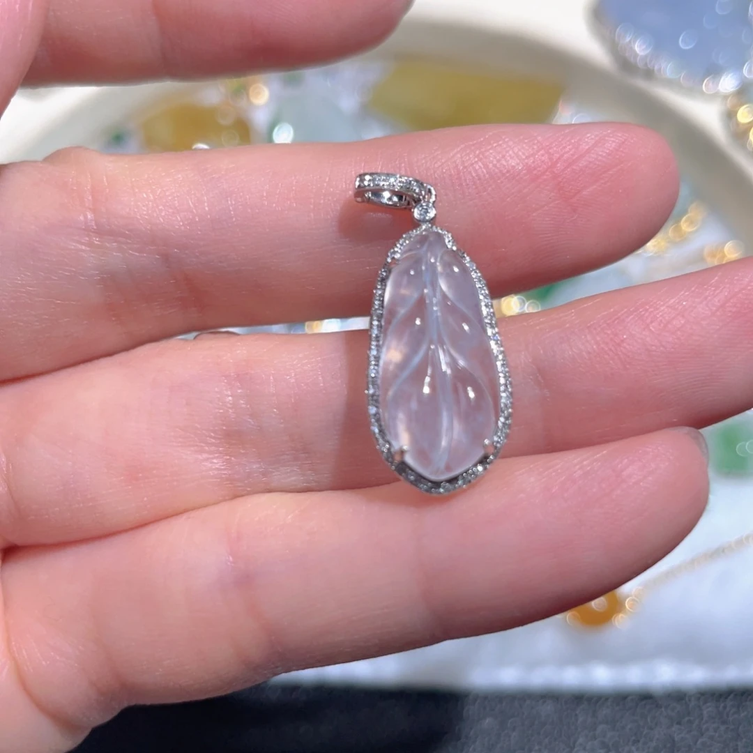 翡翠颈饰18K金镶嵌翡翠