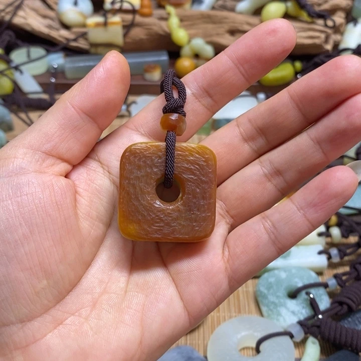 蛇纹石玉未镶嵌挂件?****