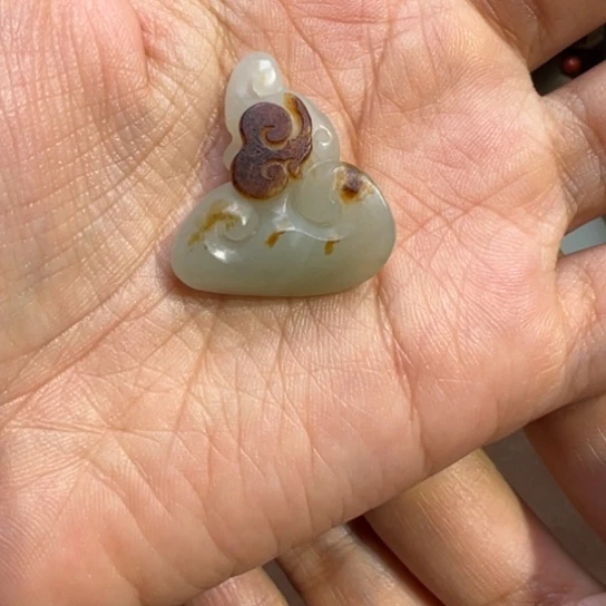 和田玉未镶嵌颈饰如意