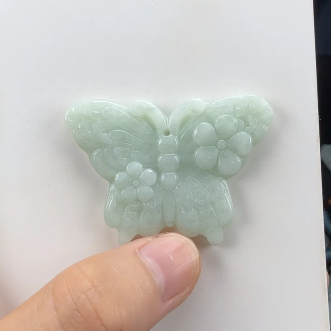 翡翠挂件未镶嵌翡翠