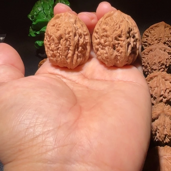 文玩核桃吊坠文玩核桃吊坠鸡心32