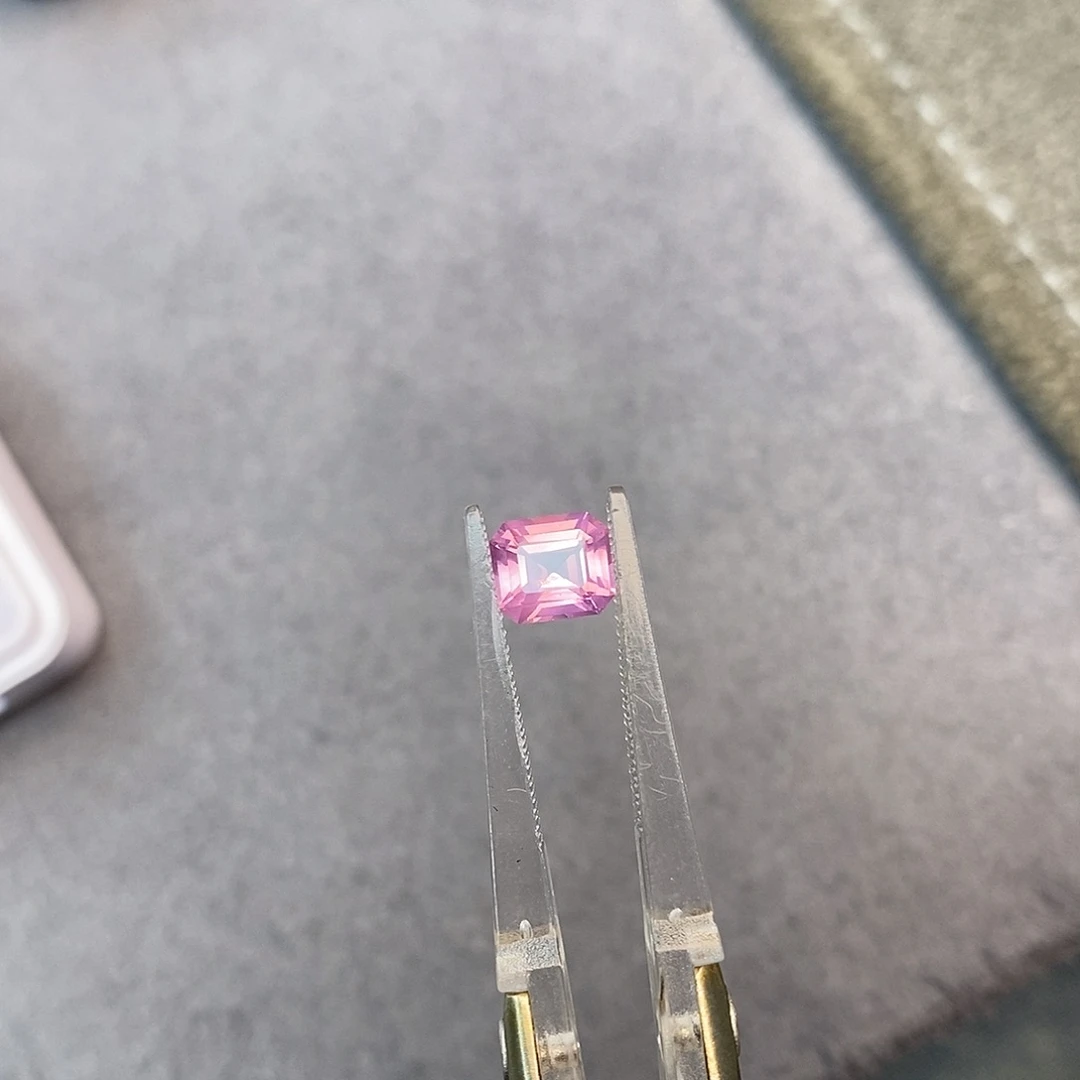 尖晶石裸石1.07ct 马亨盖