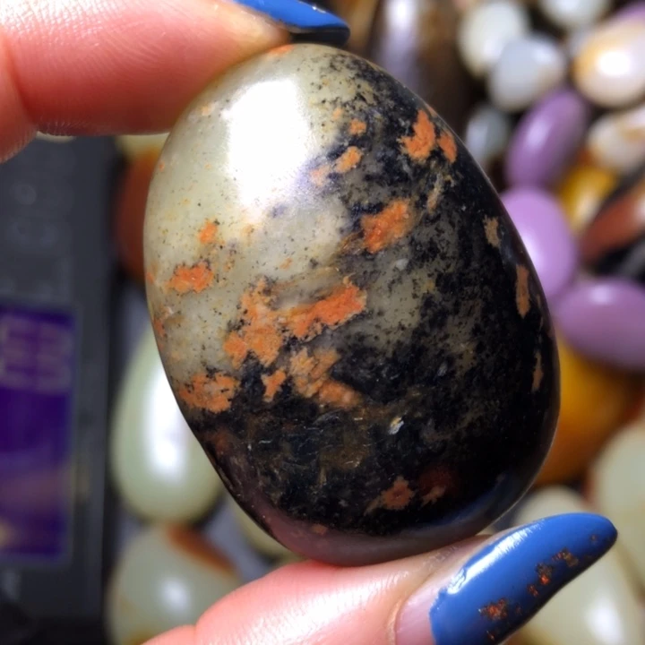 和田玉（翠青玉）未镶嵌珠宝奇石