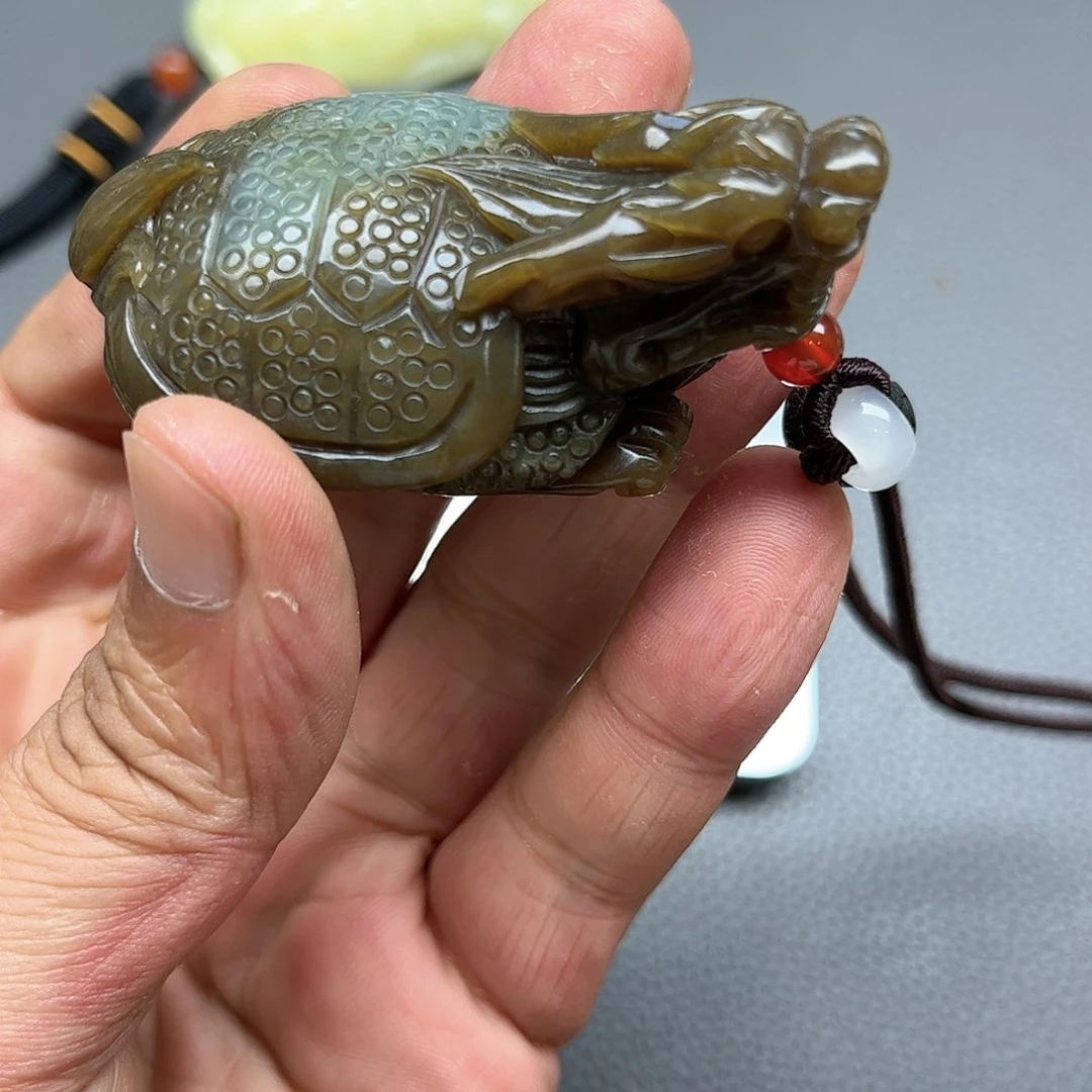 和田玉未镶嵌把件