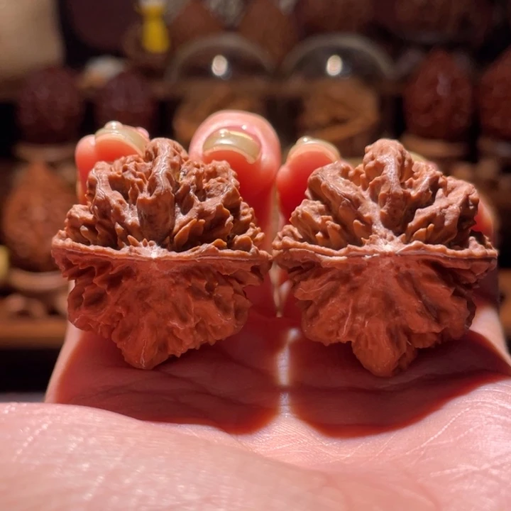 文玩核桃吊坠金钱龙珠50