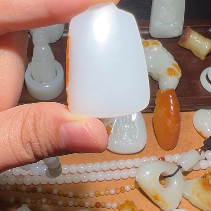爱***生颈饰未镶嵌和田玉