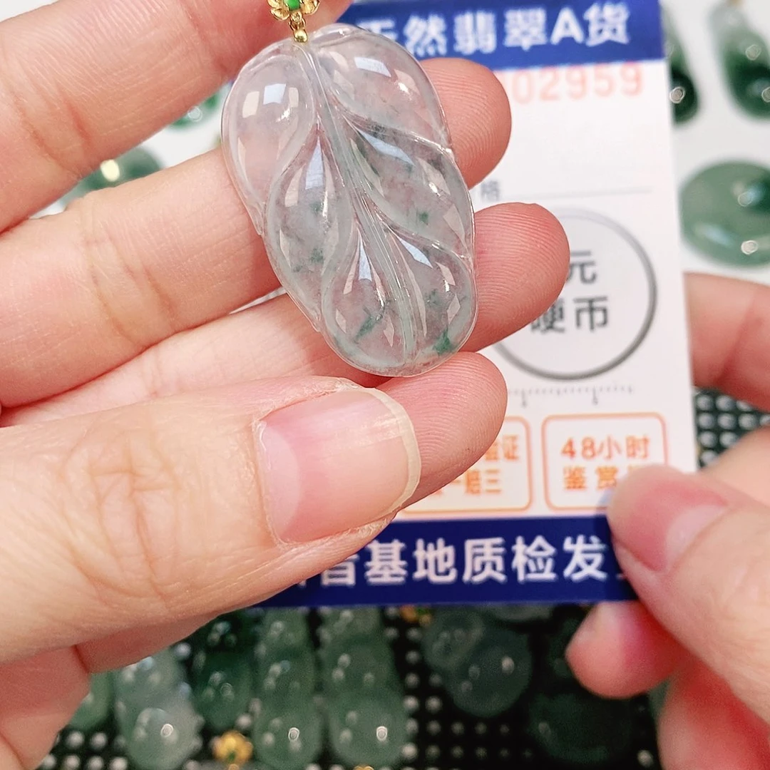 翡翠颈饰18K金镶嵌曼****菜吊坠