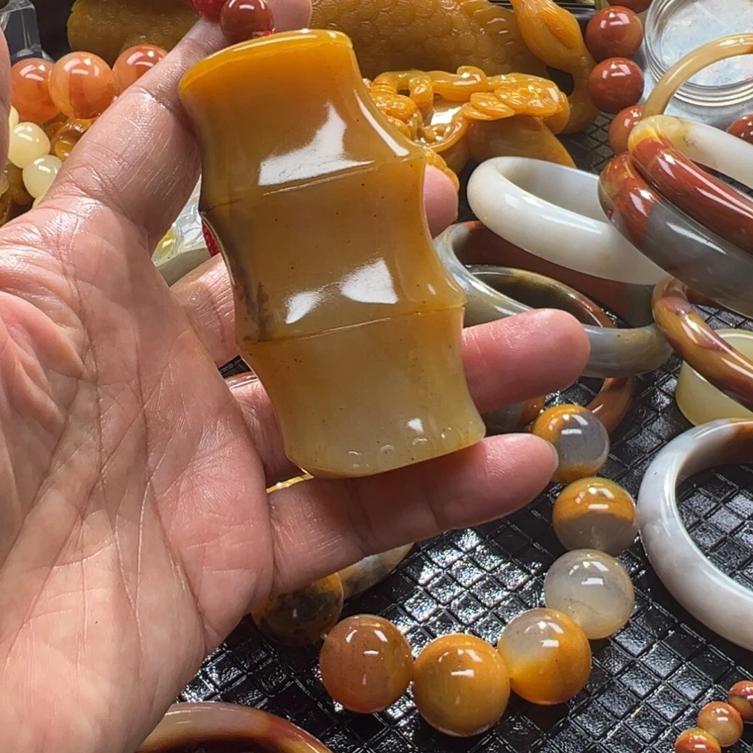 石英质玉未镶嵌颈饰