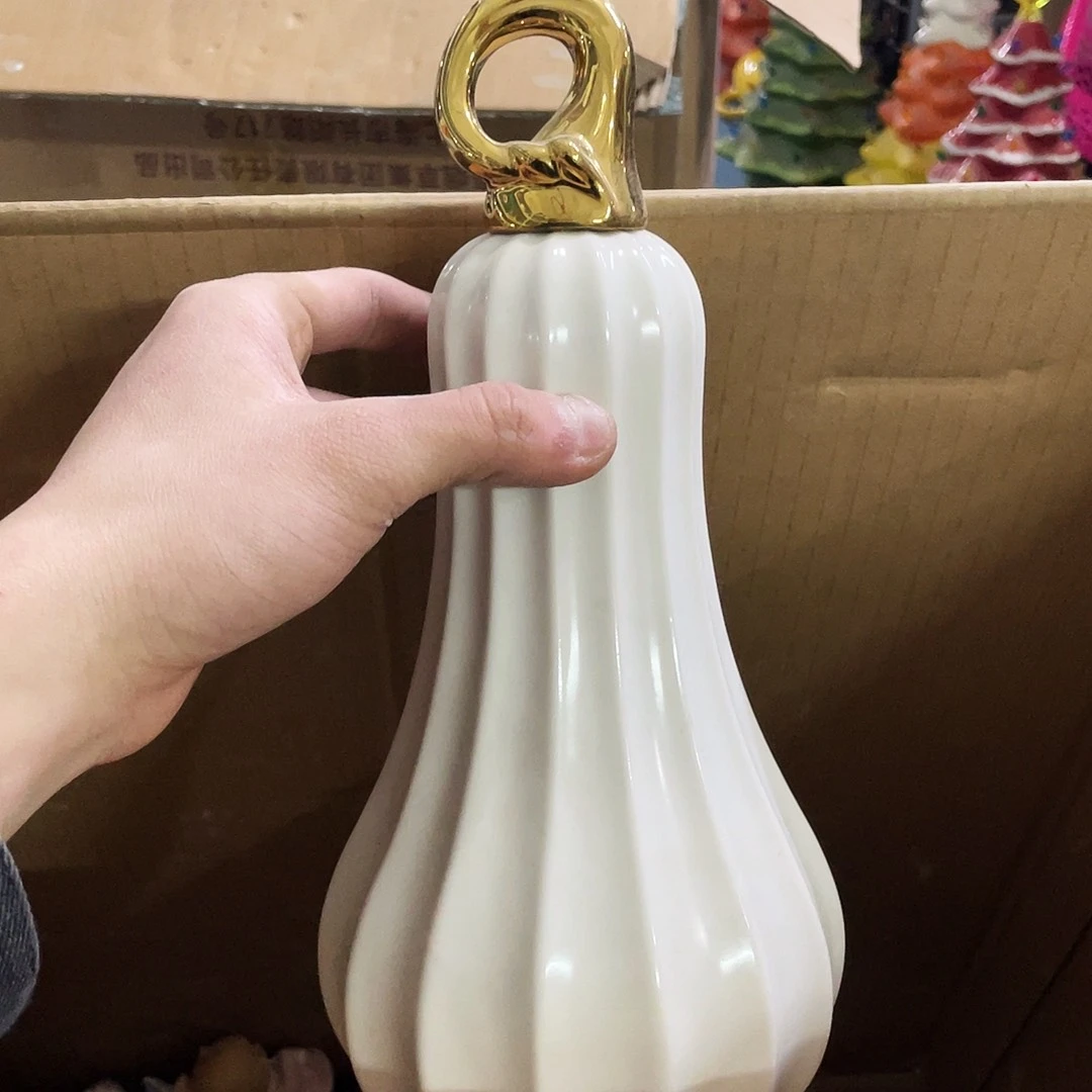 摆件       微瑕。