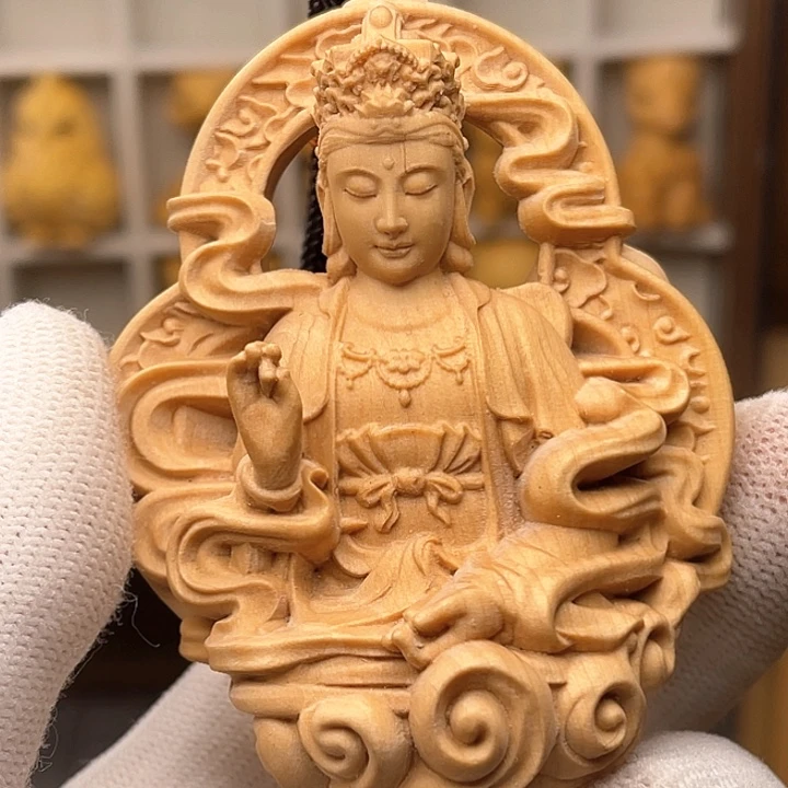 大势至菩萨挂件黄杨木