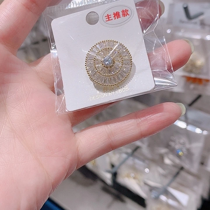 铜合金锆石时来运转小胸针