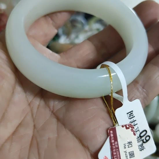 淘***儿和田玉未镶嵌手镯