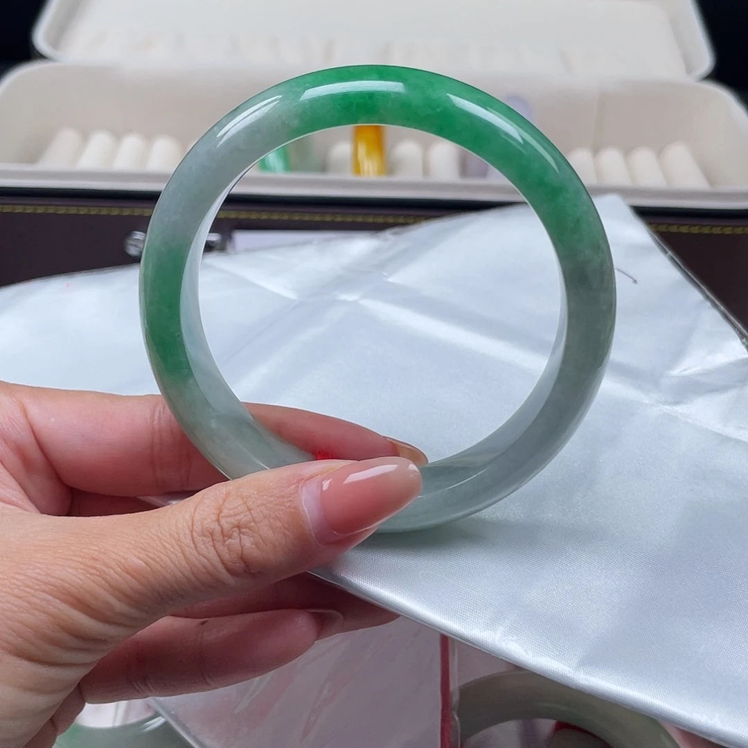 林***莉未镶嵌緬料手镯首饰