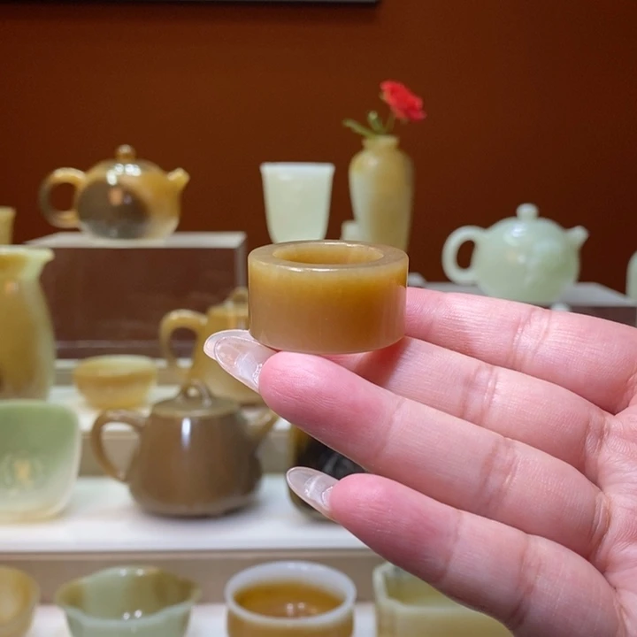 未镶嵌和田玉摆件阿*?且末浓糖扳指21mm
