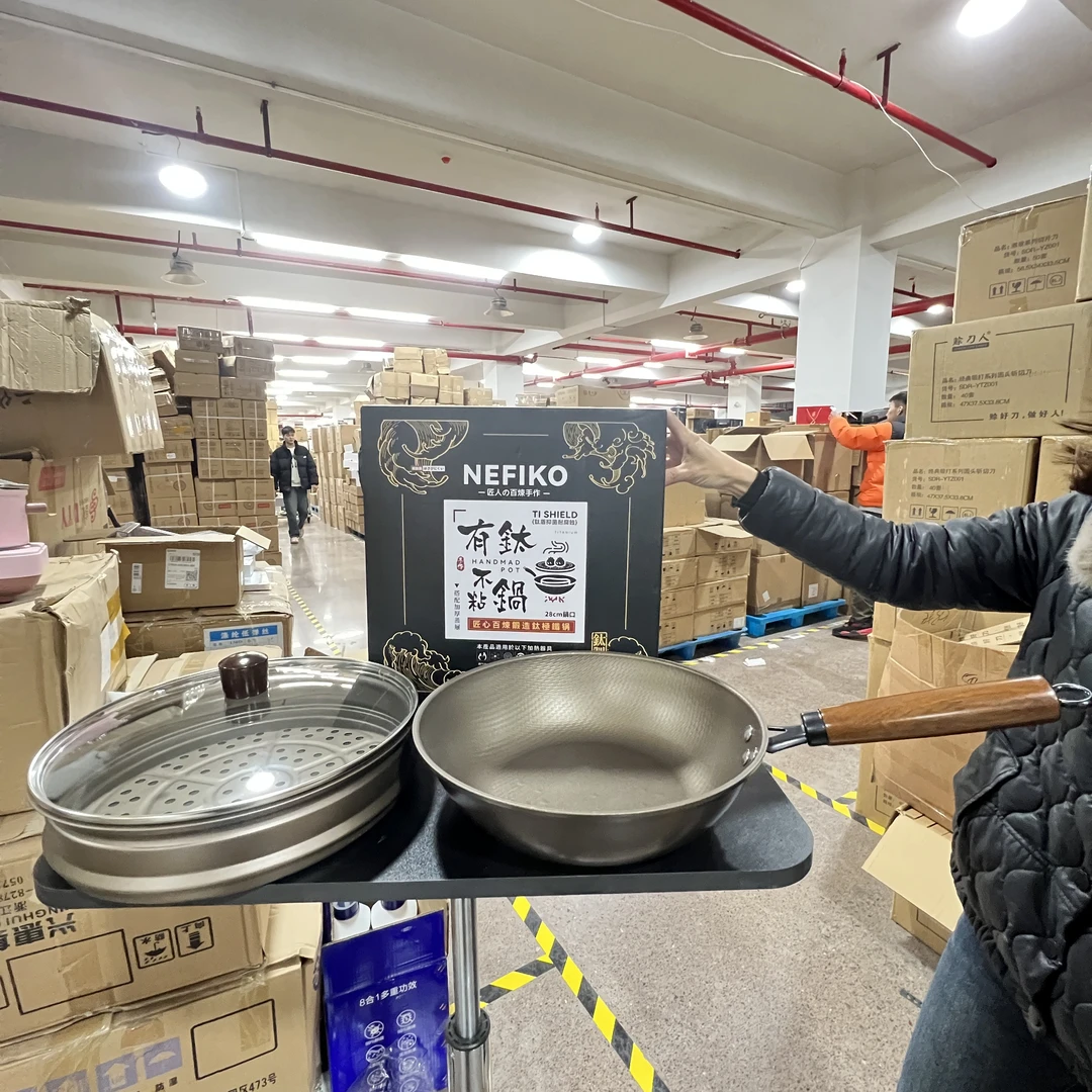 28CM口径带蒸屉不沾锅钛炒锅